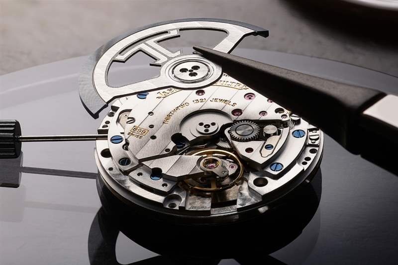 積家2022最新Polaris Date運動系橄欖綠面極吸引?-復(fù)刻表