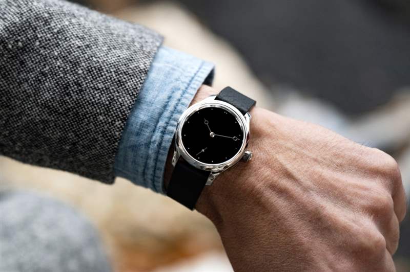 H. Moser & Cie.最新Endeavour Small Seconds Total Eclipse-復刻表