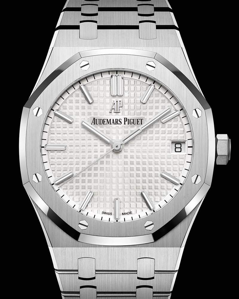 15450ST銀面目前二級(jí)市場(chǎng)價(jià)格約40,100美金(Source:IG@audemarspiguet) AP皇家橡樹絕版15450ST手表最新行情藍(lán)色面盤比灰銀款貴2萬(wàn)美金-復(fù)刻表