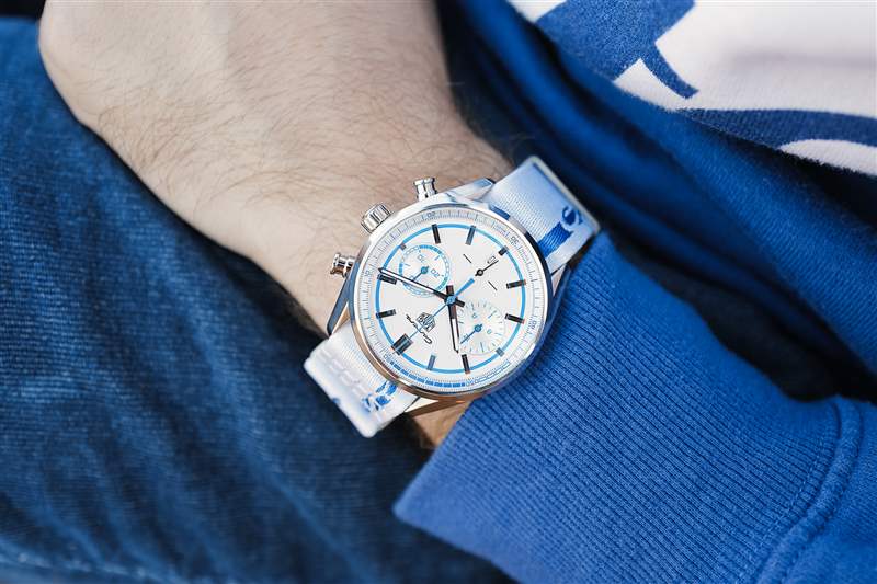 介紹Carrera Fusion:泰格豪雅的最新LE將經(jīng)典保時捷911 Carrera RS 2.7 變成手表-復(fù)刻表