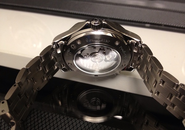 歐米茄海馬系列300M GMT“詹姆斯邦德”腕表評測-復刻表