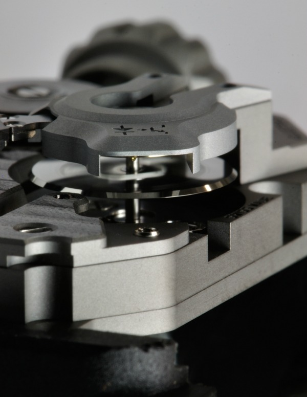 Urwerk鼓勵對EMC手表機芯進行過分精確的修補-復(fù)刻表