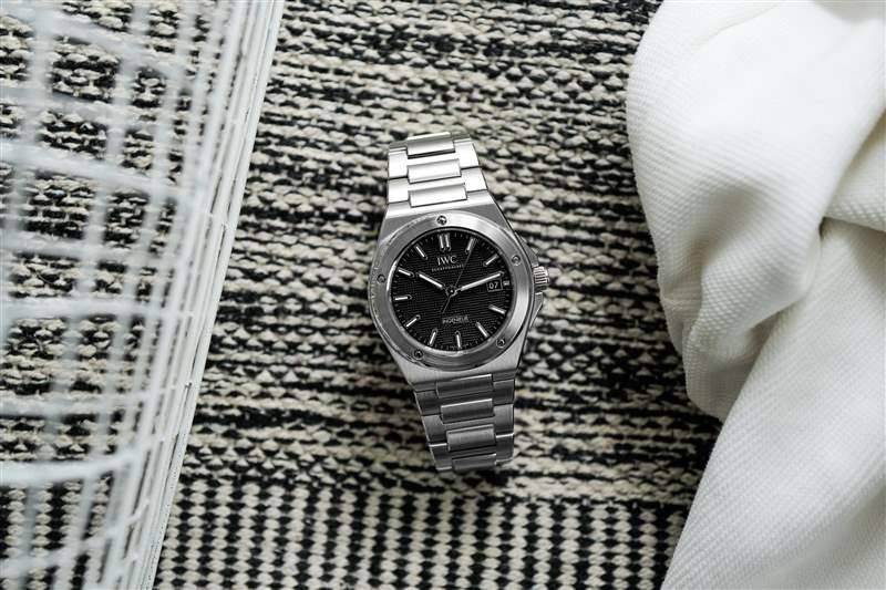 推出全新萬(wàn)國(guó)工程師自動(dòng)腕表40-復(fù)刻表