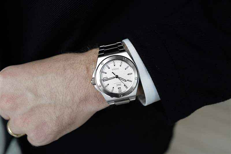 推出全新萬(wàn)國(guó)工程師自動(dòng)腕表40-復(fù)刻表