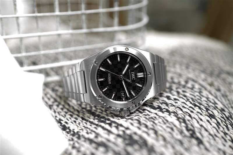 推出全新萬(wàn)國(guó)工程師自動(dòng)腕表40-復(fù)刻表