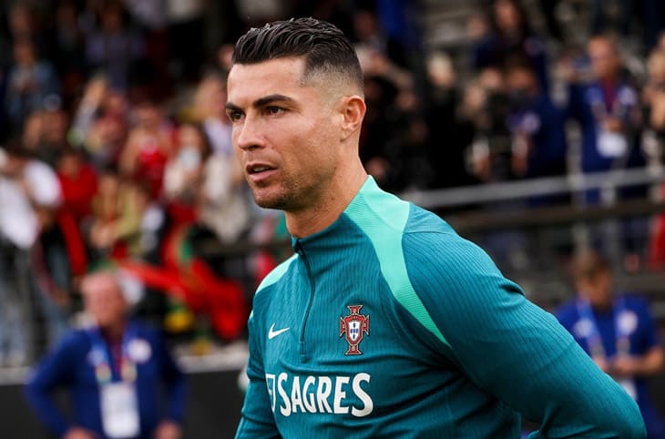 擁有無數名表的C羅 竟連平價大眾石英表也收藏！-復刻表