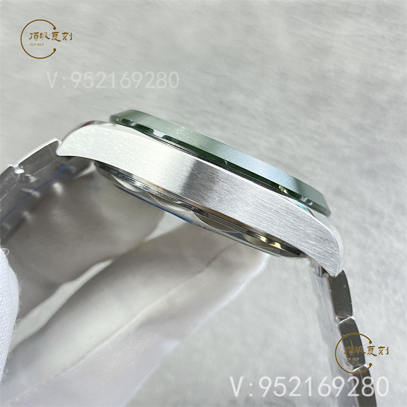 VS廠歐米茄海馬150m系列墨綠世界時復刻表：深度測評與細節解析-復刻表