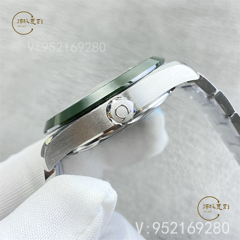 VS廠歐米茄海馬150m系列墨綠世界時復刻表：深度測評與細節解析-復刻表