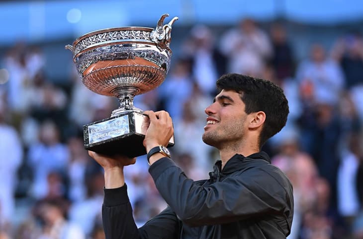 2024法網(wǎng)男單冠軍「小蠻牛」Alcaraz領(lǐng)獎(jiǎng)不忘戴著勞力士愛(ài)表-復(fù)刻表