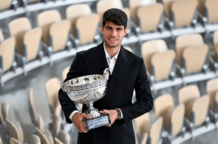 2024法網(wǎng)男單冠軍「小蠻牛」Alcaraz領(lǐng)獎(jiǎng)不忘戴著勞力士愛(ài)表-復(fù)刻表